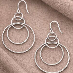 Retired Silpada W1237 Sterling Silver Interlocking Circle Drop Earrings 925